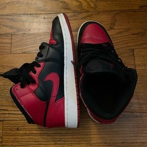 Nike Jordan 1 Mid Alternate Red/Fire Red